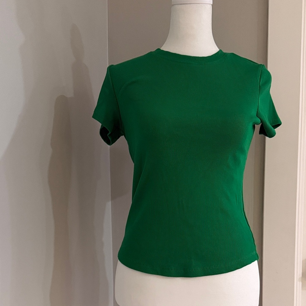 Tahari Vibrant Green Short Sleeve Tee